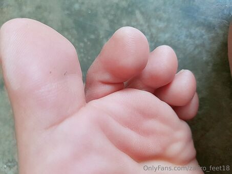 zafiro_feet18 Nude Leaks OnlyFans Photo 3