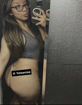 yetseniaa Nude Leaks OnlyFans Photo 8