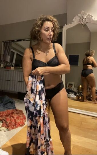 Saira Khan Nude Leaks OnlyFans Photo 24