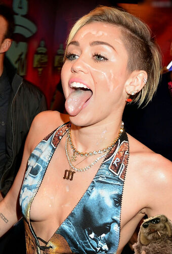 Miley Cyrus fakes Nude Leaks OnlyFans Photo 9
