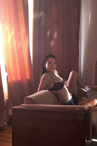 Greta Lee Nude Leaks OnlyFans Photo 5