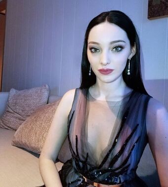 Emma Dumont Nude Leaks OnlyFans Photo 10