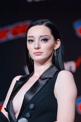 Emma Dumont Nude Leaks OnlyFans Photo 12