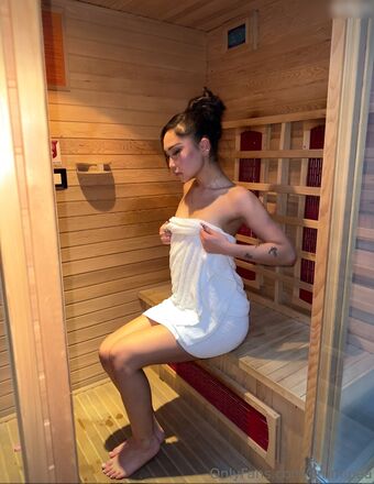 Emmi Pea Nude Leaks OnlyFans Photo 2