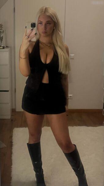 Emma Cordes Nude Leaks OnlyFans Photo 17