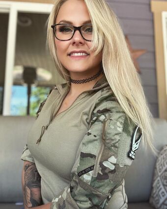 Girls With Guns Nude Leaks OnlyFans Photo 92