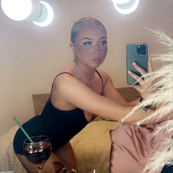 Scarlettx_xoxo Nude Leaks OnlyFans Photo 1