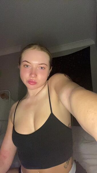 Scarlettx_xoxo Nude Leaks OnlyFans Photo 2