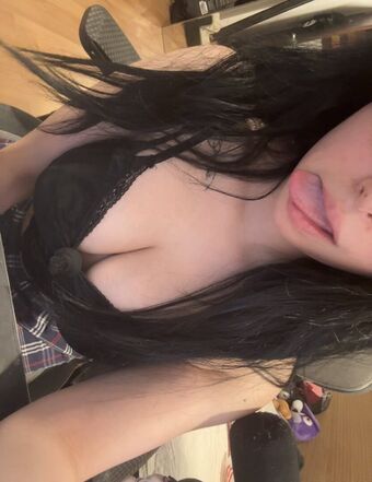 emily_g0th Nude Leaks OnlyFans Photo 13