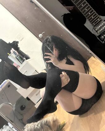 emily_g0th Nude Leaks OnlyFans Photo 17