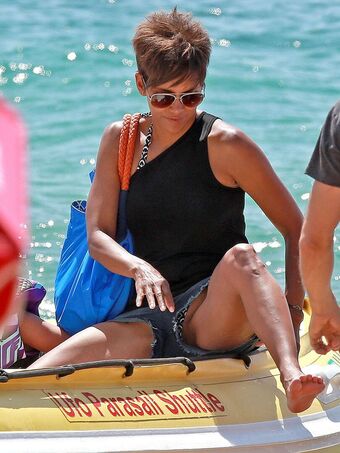 Halle Berry Nude Leaks OnlyFans Photo 245