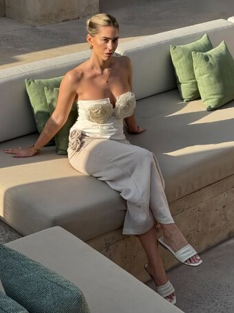 Mrs. Bella Nude Leaks OnlyFans Photo 48