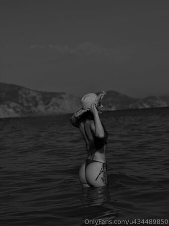 divine.desiree Nude Leaks OnlyFans Photo 9