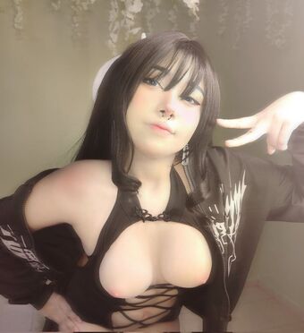 Heysel_uwu Nude Leaks OnlyFans Photo 1