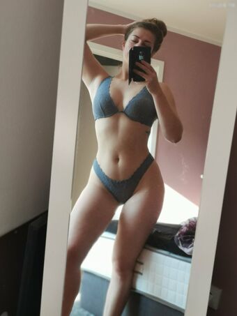 Laura W. Nude Leaks OnlyFans Photo 26