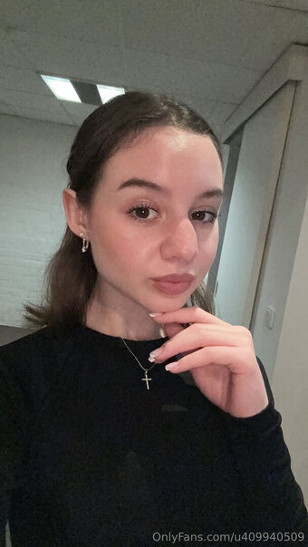 liza_18y.o Nude Leaks OnlyFans Photo 2