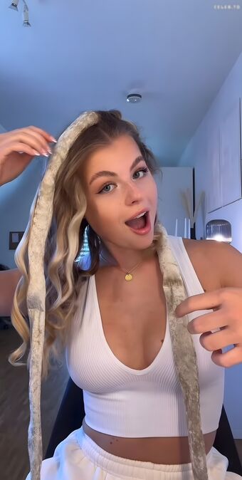 Vallixpauline Nude Leaks OnlyFans Photo 211