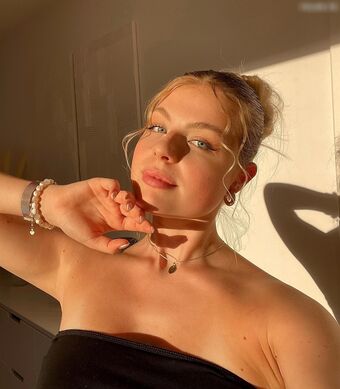 Vallixpauline Nude Leaks OnlyFans Photo 216