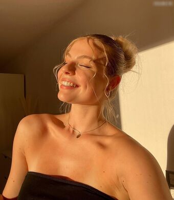 Vallixpauline Nude Leaks OnlyFans Photo 217