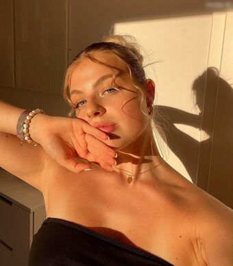 Vallixpauline Nude Leaks OnlyFans Photo 218