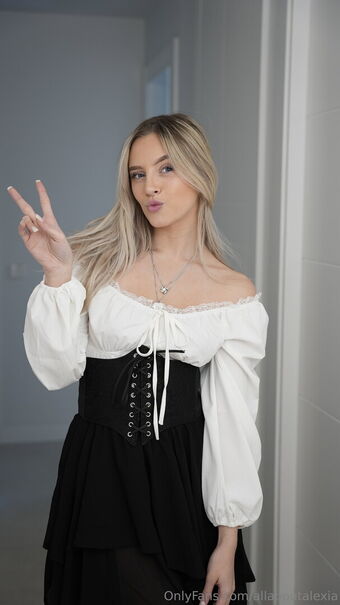 allaboutalexia Nude Leaks OnlyFans Photo 11