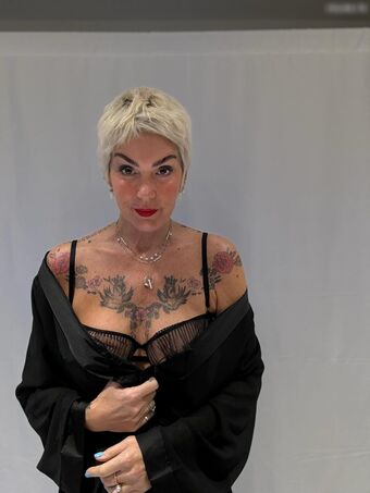 Astrid Zeegen Holt Nude Leaks OnlyFans Photo 10