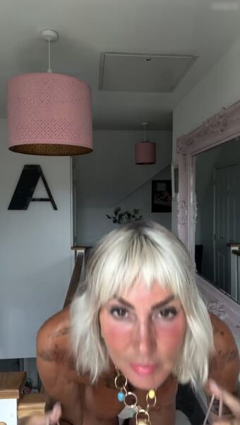 Astrid Zeegen Holt Nude Leaks OnlyFans Photo 14