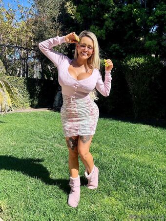 bimbowifey Nude Leaks OnlyFans Photo 26