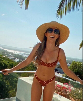 Laura Robson Nude Leaks OnlyFans Photo 9