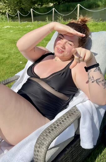 Nicole Dyer Nude Leaks OnlyFans Photo 9