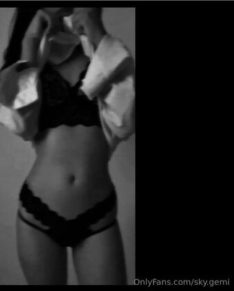 sky.gemi Nude Leaks OnlyFans Photo 19